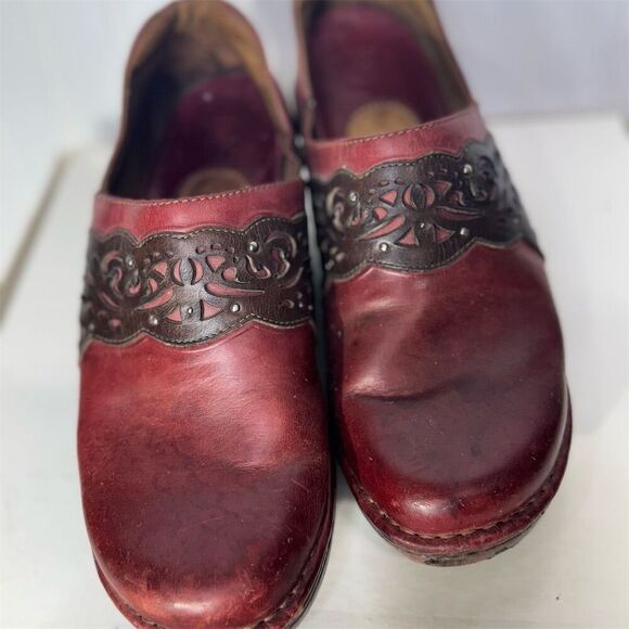 Ariat Red Leather Embroidered Western Clogs Size 9.5B Boho Cowgirl Mule Shoes - Picture 3 of 10
